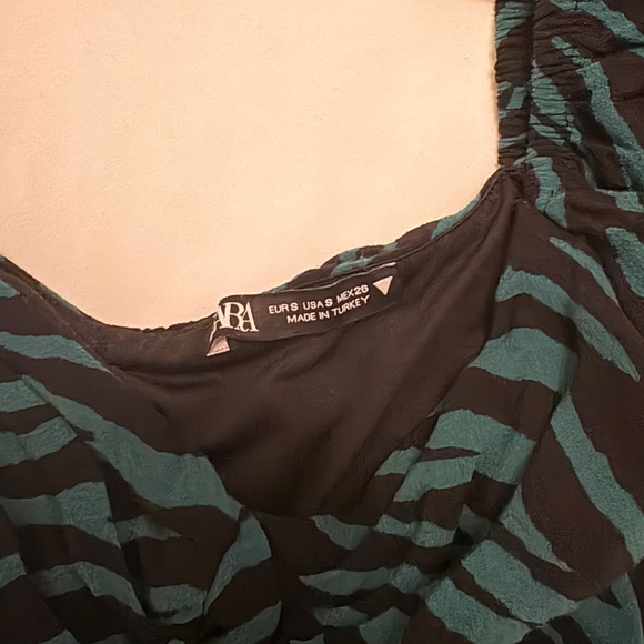 Zara dress - Picture 4 of 4